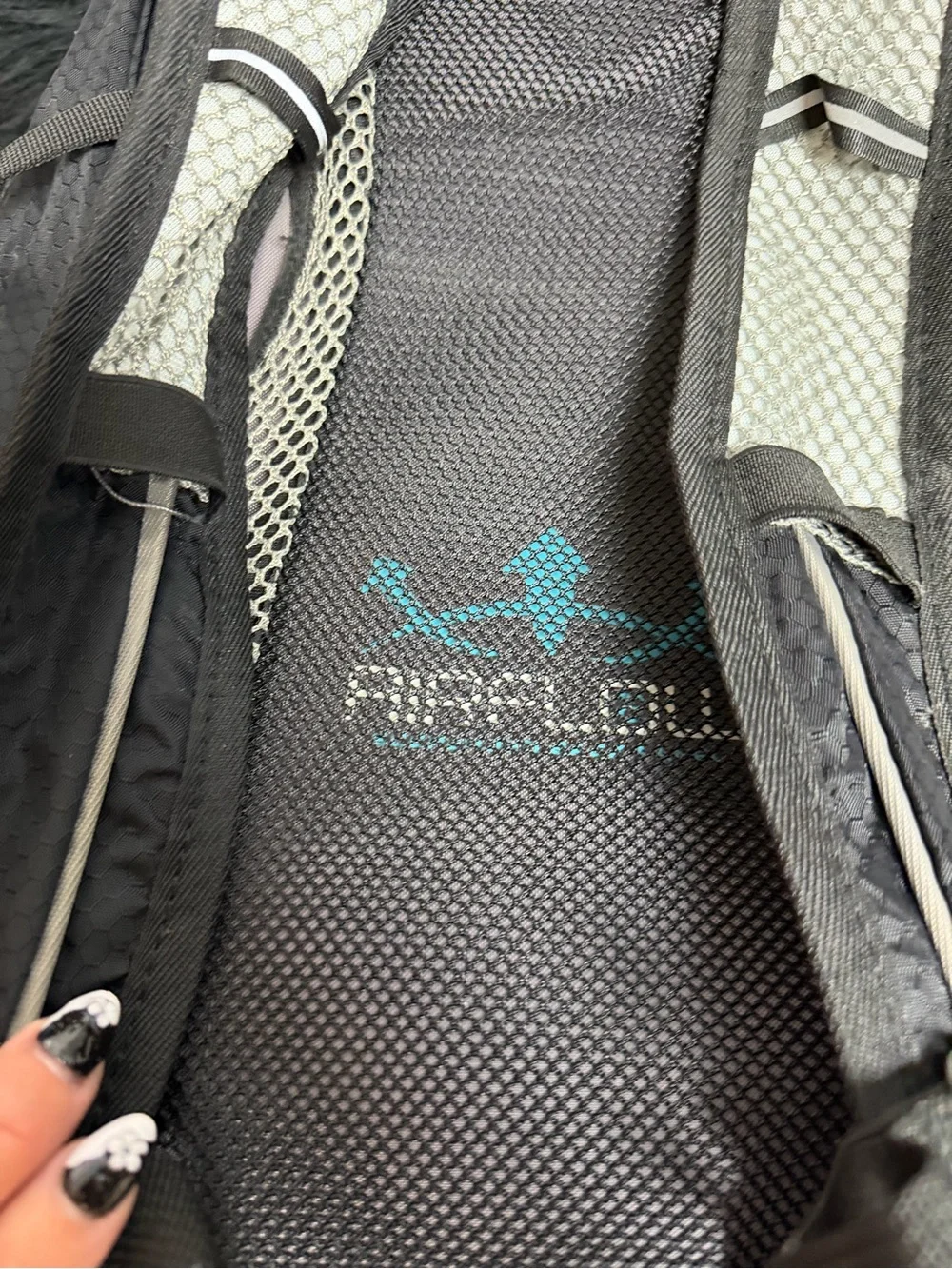 High Sierra Black 18 Vimba and Gray Men's Backpack Water- Lightweight Daypack